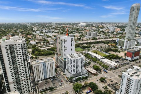 Condominio en venta en Miami, Florida, 2 dormitorios, 75.16 m2 № 1943132 - foto 1
