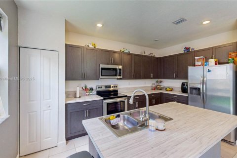 Купить таунхаус в Хомстед, Флорида 3 спальни, 169.73м2, № 1969738 - фото 17