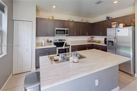 Купить таунхаус в Хомстед, Флорида 3 спальни, 169.73м2, № 1969738 - фото 14