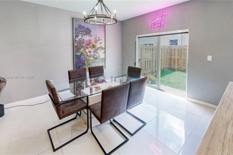 Купить таунхаус в Хомстед, Флорида 3 спальни, 169.73м2, № 1969738 - фото 11