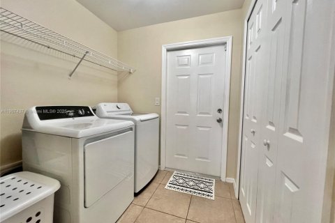 Купить виллу или дом в Лихай-Эйкерс, Флорида 3 спальни, 129.88м2, № 1963896 - фото 15