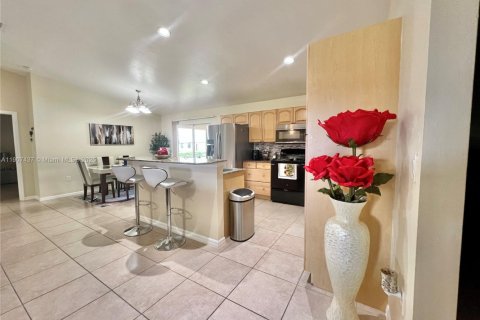 Купить виллу или дом в Лихай-Эйкерс, Флорида 3 спальни, 129.88м2, № 1963896 - фото 7