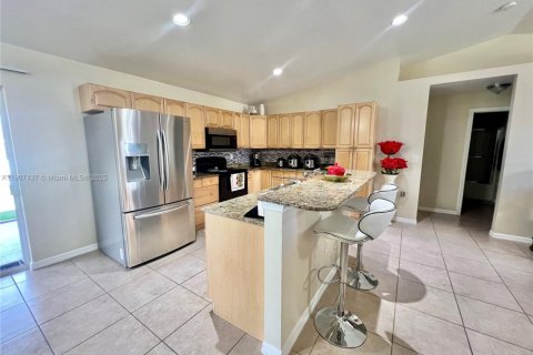 Купить виллу или дом в Лихай-Эйкерс, Флорида 3 спальни, 129.88м2, № 1963896 - фото 13