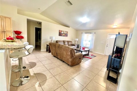 Купить виллу или дом в Лихай-Эйкерс, Флорида 3 спальни, 129.88м2, № 1963896 - фото 5