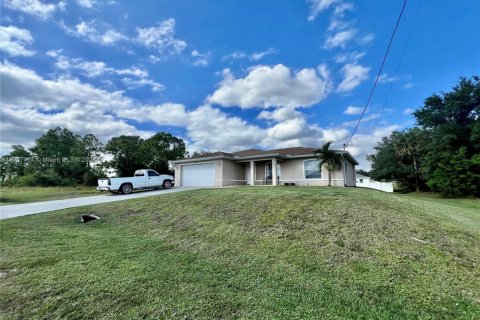 Купить виллу или дом в Лихай-Эйкерс, Флорида 3 спальни, 129.88м2, № 1963896 - фото 3