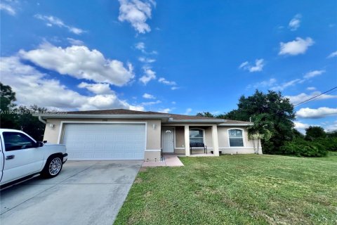 Купить виллу или дом в Лихай-Эйкерс, Флорида 3 спальни, 129.88м2, № 1963896 - фото 2