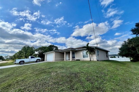 Купить виллу или дом в Лихай-Эйкерс, Флорида 3 спальни, 129.88м2, № 1963896 - фото 4