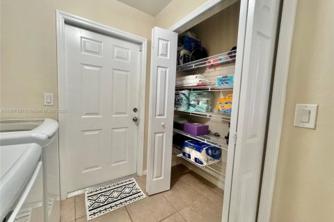 Купить виллу или дом в Лихай-Эйкерс, Флорида 3 спальни, 129.88м2, № 1963896 - фото 17