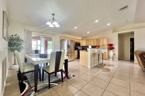 Купить виллу или дом в Лихай-Эйкерс, Флорида 3 спальни, 129.88м2, № 1963896 - фото 14