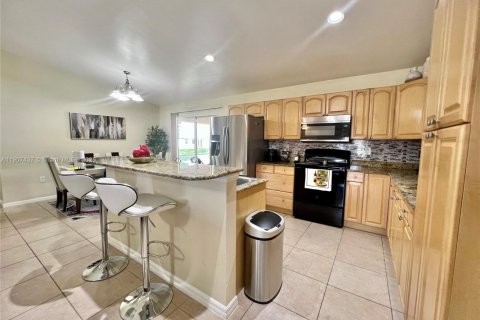 Купить виллу или дом в Лихай-Эйкерс, Флорида 3 спальни, 129.88м2, № 1963896 - фото 11