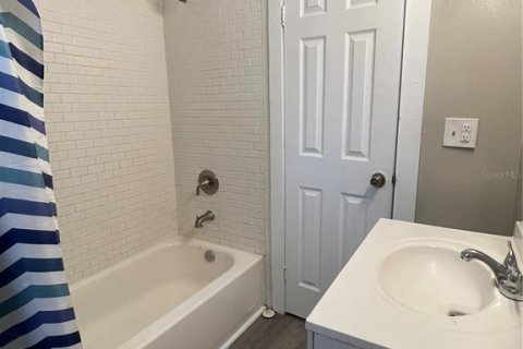 Casa en alquiler en Tampa, Florida, 2 dormitorios, 88.07 m2 № 1628454 - foto 14