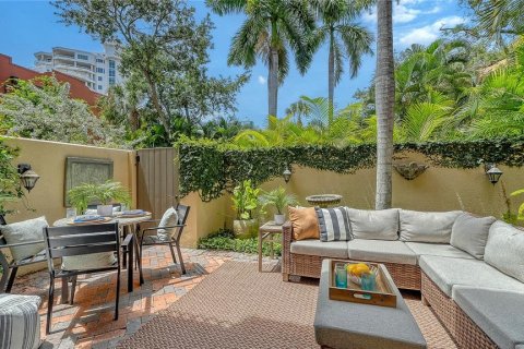 Townhouse in Sarasota, Florida 3 bedrooms, 177.44 sq.m. № 2150246