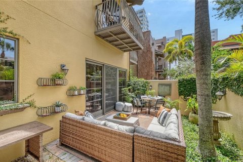 Townhouse in Sarasota, Florida 3 bedrooms, 177.44 sq.m. № 2150246 - photo 20