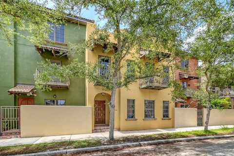 Townhouse in Sarasota, Florida 3 bedrooms, 177.44 sq.m. № 2150246 - photo 2