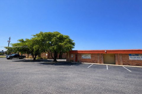 Immobilier commercial à Fort Myers, Floride № 2253433