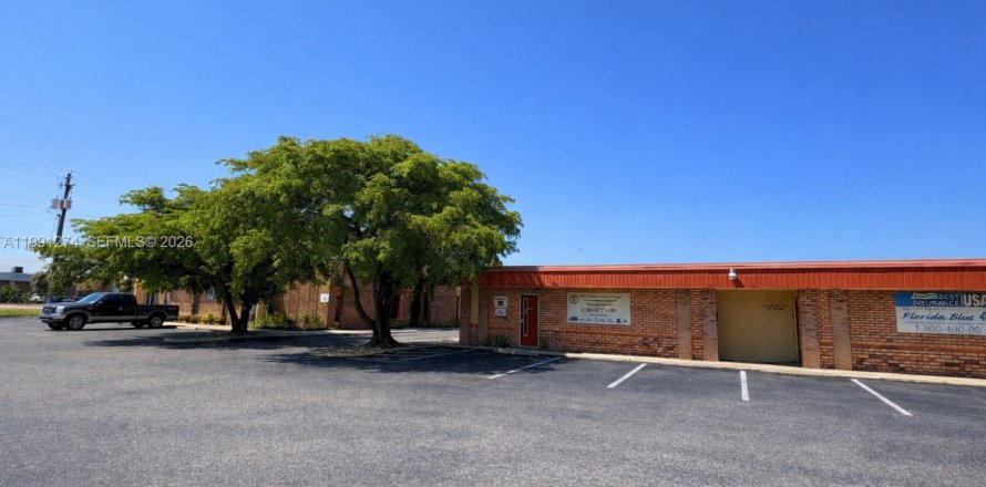 Immobilier commercial à Fort Myers, Floride № 2253433