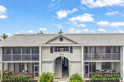 Condo in Miami, Florida, 3 bedrooms  № 1671322 - photo 1
