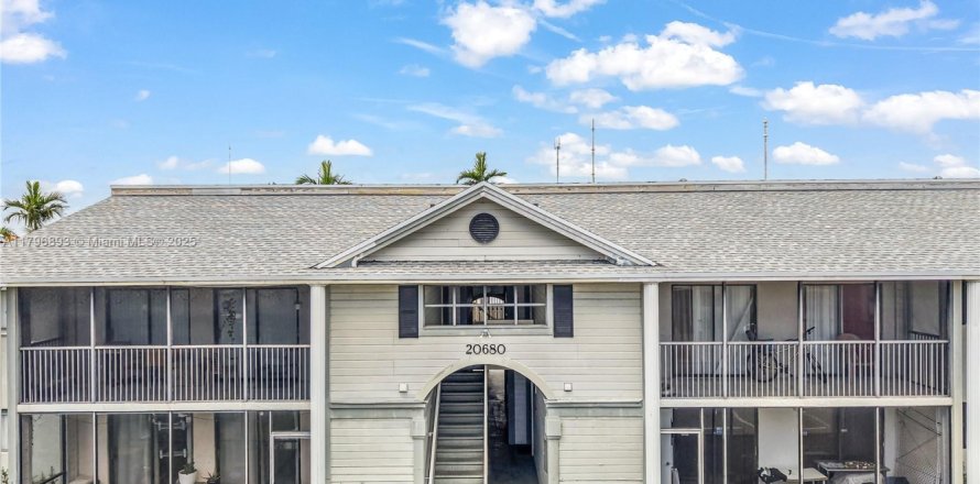 Condo in Miami, Florida, 3 bedrooms № 1671322
