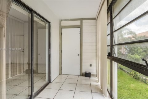 Condo in Miami, Florida, 3 bedrooms  № 1671322 - photo 4