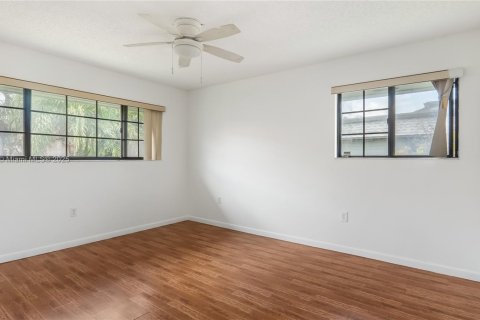Condo in Miami, Florida, 3 bedrooms  № 1671322 - photo 12