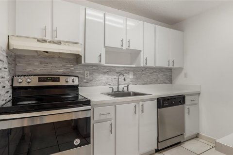 Condo in Miami, Florida, 3 bedrooms  № 1671322 - photo 26