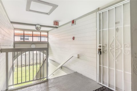 Condo in Miami, Florida, 3 bedrooms  № 1671322 - photo 19