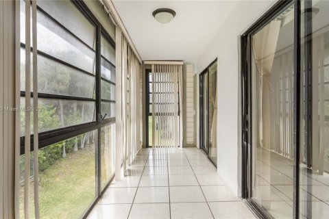 Condo in Miami, Florida, 3 bedrooms  № 1671322 - photo 3