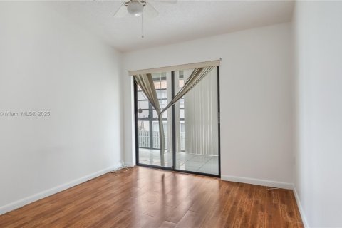 Condo in Miami, Florida, 3 bedrooms  № 1671322 - photo 6