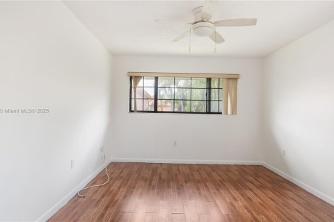 Condo in Miami, Florida, 3 bedrooms  № 1671322 - photo 13