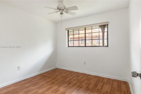 Condo in Miami, Florida, 3 bedrooms  № 1671322 - photo 10