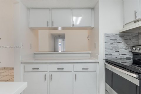 Condo in Miami, Florida, 3 bedrooms  № 1671322 - photo 27
