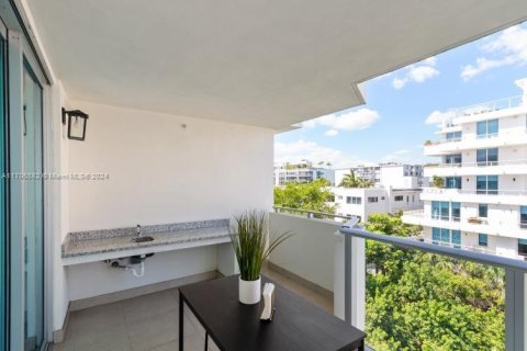 Copropriété à vendre à Bay Harbor Islands, Floride: 2 chambres, 88.72 m2 № 1978241 - photo 26