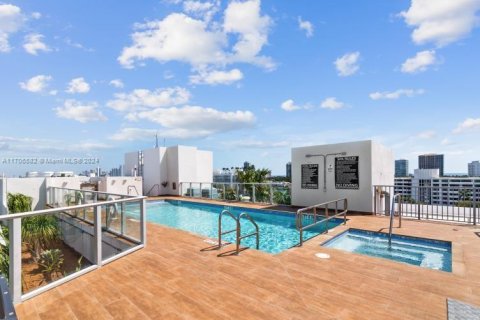 Copropriété à vendre à Bay Harbor Islands, Floride: 2 chambres, 88.72 m2 № 1978241 - photo 30