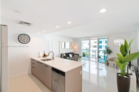 Copropriété à vendre à Bay Harbor Islands, Floride: 2 chambres, 88.72 m2 № 1978241 - photo 4