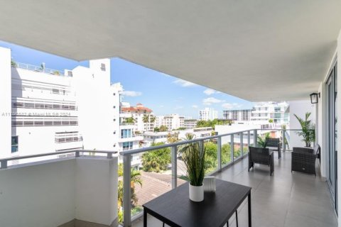 Copropriété à vendre à Bay Harbor Islands, Floride: 2 chambres, 88.72 m2 № 1978241 - photo 27