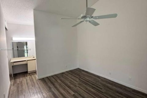 Copropriété à louer à Coconut Creek, Floride: 2 chambres, 89.37 m2 № 2086102 - photo 3