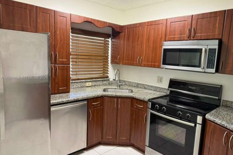 Copropriété à louer à Coconut Creek, Floride: 2 chambres, 89.37 m2 № 2086102 - photo 2