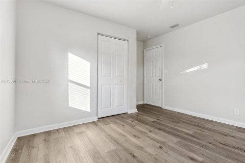 House in Oakland Park, Florida 2 bedrooms, 79.52 sq.m. № 1480481 - photo 14