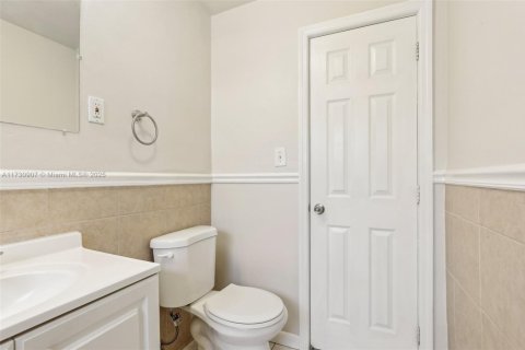 House in Oakland Park, Florida 2 bedrooms, 79.52 sq.m. № 1480481 - photo 19