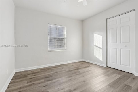 House in Oakland Park, Florida 2 bedrooms, 79.52 sq.m. № 1480481 - photo 13