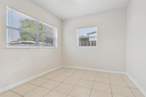 House in Oakland Park, Florida 2 bedrooms, 79.52 sq.m. № 1480481 - photo 21