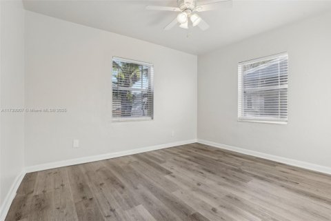 House in Oakland Park, Florida 2 bedrooms, 79.52 sq.m. № 1480481 - photo 12