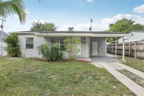 House in Oakland Park, Florida 2 bedrooms, 79.52 sq.m. № 1480481 - photo 1