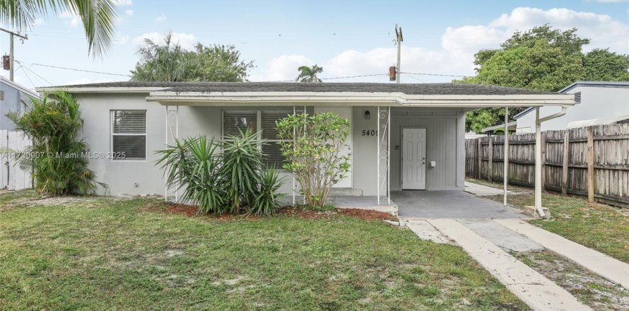 House in Oakland Park, Florida 2 bedrooms, 79.52 sq.m. № 1480481