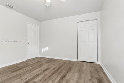 House in Oakland Park, Florida 2 bedrooms, 79.52 sq.m. № 1480481 - photo 17