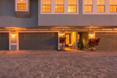 Touwnhouse à Tampa, Floride 4 chambres, 192.12 m2 № 2410222