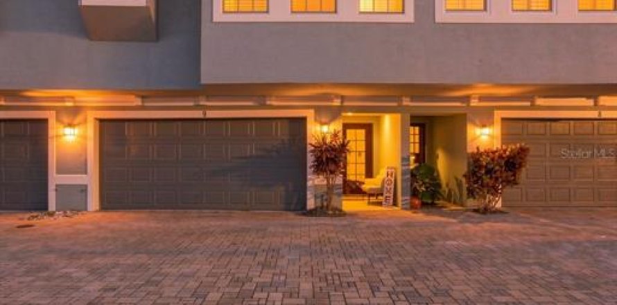 Touwnhouse à Tampa, Floride 4 chambres, 192.12 m2 № 2410222