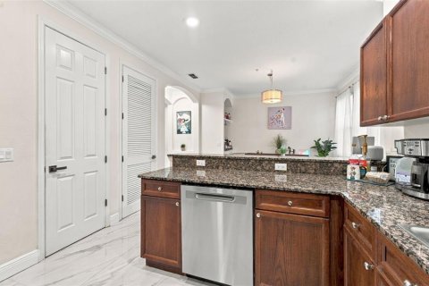 Touwnhouse à vendre à Tampa, Floride: 4 chambres, 192.12 m2 № 2410222 - photo 4