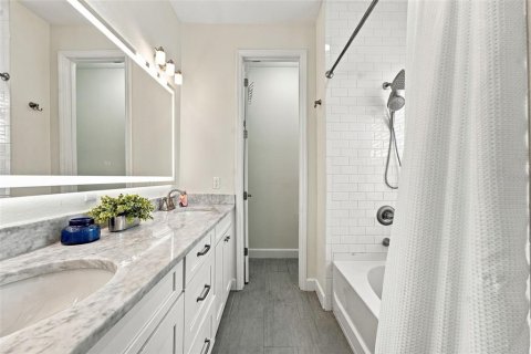 Touwnhouse à vendre à Tampa, Floride: 4 chambres, 192.12 m2 № 2410222 - photo 11