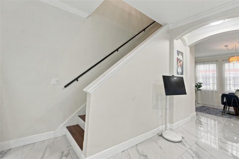 Touwnhouse à vendre à Tampa, Floride: 4 chambres, 192.12 m2 № 2410222 - photo 6